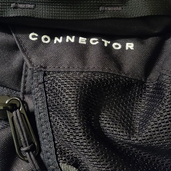 The North Face Connector Flexvent Black Laptop Backpack - Picture 9 of 11